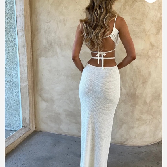 Chic White Backless Dress - Picture 2 of 6